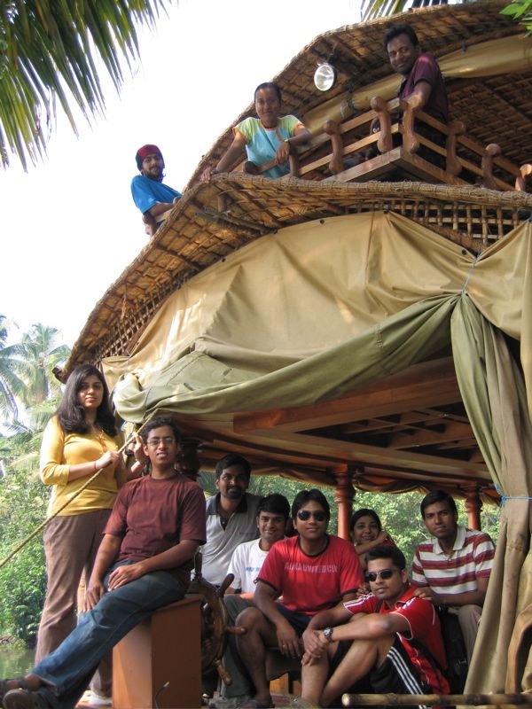 Group photo with the houseboat